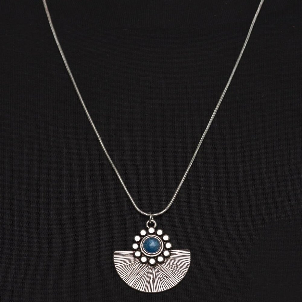 Paparazzi Jewelry - Magnificent Manifestation - Blue Necklace - Vintage